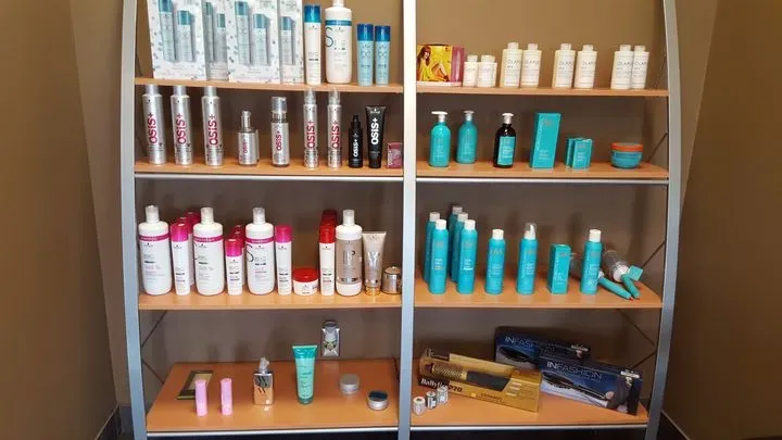 https://cdn.salonspotlight.com/photos/MMhfMePGDOtTJcE5Jca2/f2bd52ea-3e86-4db6-9f36-1826c31f8bfe_720x720