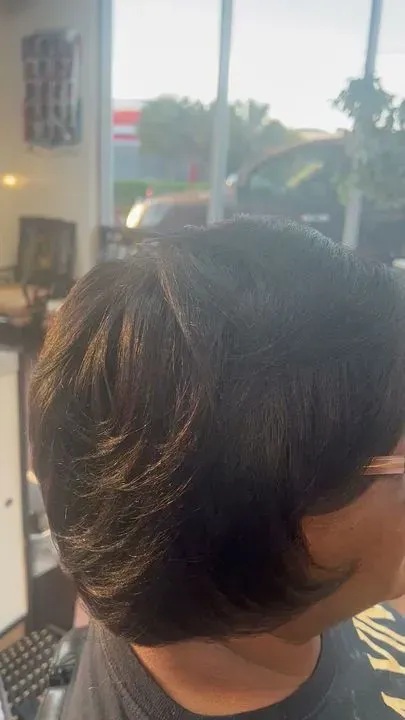 https://cdn.salonspotlight.com/photos/MMiDo6WZPUUac2nQP3vX/0a7fa521-9a14-4e14-b41a-74731dcd3914_720x720