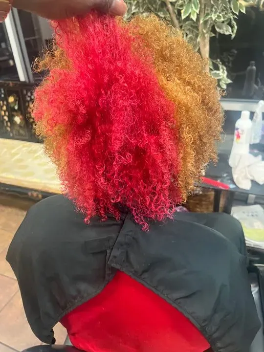 https://cdn.salonspotlight.com/photos/MMiDo6WZPUUac2nQP3vX/482583af-daae-47fe-bd99-3f75796167fa_720x720