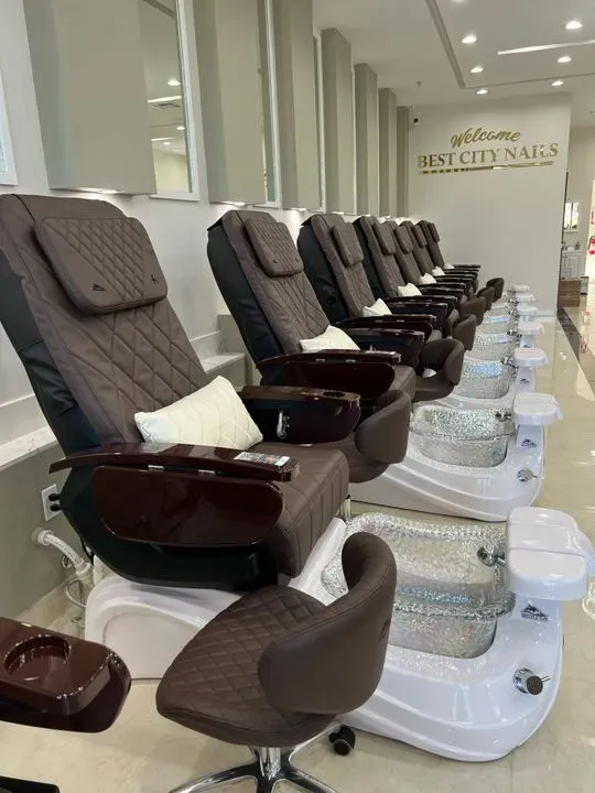 https://cdn.salonspotlight.com/photos/MOOXXiBJQz5V3aM4CCgE/11b5aec8-693b-43f6-8843-ca23fd544a67_720x720