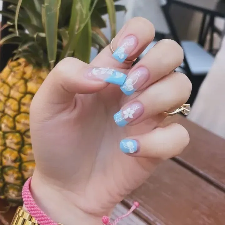 https://cdn.salonspotlight.com/photos/MOOXXiBJQz5V3aM4CCgE/c9fd112e-f98c-4743-90f1-22447aa9f82b_720x720