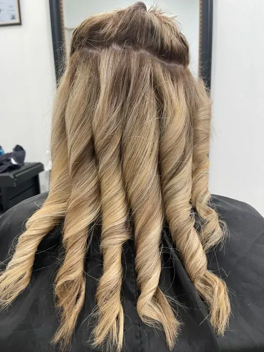 https://cdn.salonspotlight.com/photos/MQizLSDZTekpU8f5Xx72/345029af-06ea-4af6-959a-dca9cdd8b36b_720x720