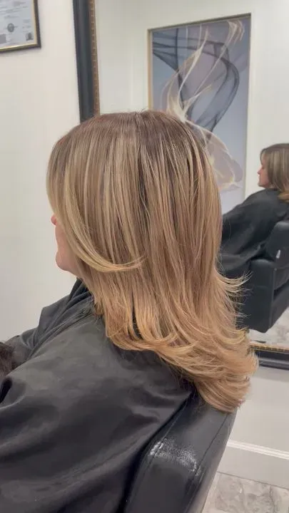 https://cdn.salonspotlight.com/photos/MQizLSDZTekpU8f5Xx72/94629564-4172-4785-bc54-151d905e8e1e_720x720