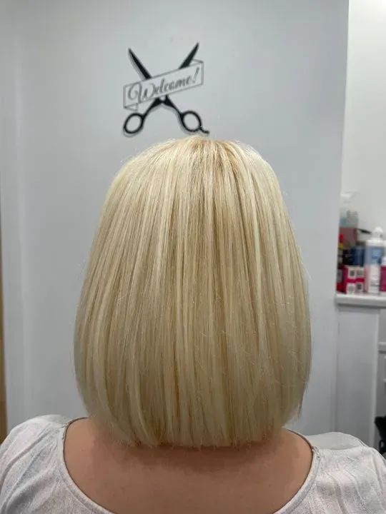 https://cdn.salonspotlight.com/photos/MQizLSDZTekpU8f5Xx72/b25f5518-43a0-42cd-b48b-40b83c14f61f_720x720