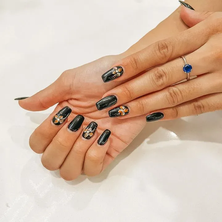 https://cdn.salonspotlight.com/photos/MREdn835v0oGAjXgkwFa/908fd1ae-155f-4769-b55a-2b6cc9ec293c_720x720