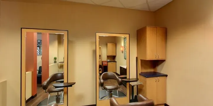 https://cdn.salonspotlight.com/photos/MS2mb1qGN4OnTznjH9mP/f9d6e2ac-d7d7-4c58-a3d7-2bfd5a208c75_720x720