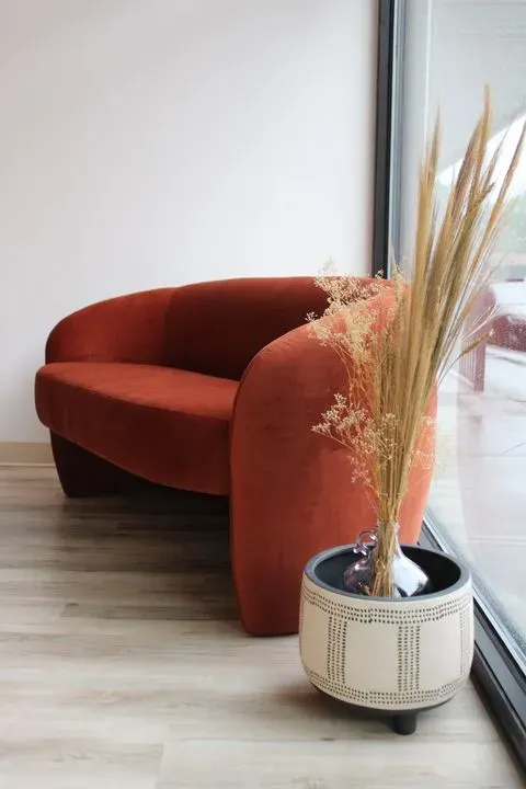 https://cdn.salonspotlight.com/photos/MUrqQ9nMuRWFZQM2uuzT/9f86bfe6-9b0d-429f-bdcb-b0e65efe8c2a_720x720