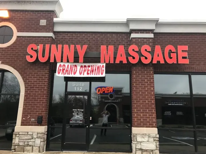 https://cdn.salonspotlight.com/photos/MUsHxIfFNmNyWVMTQEfN/9b204d58-3eed-4a5f-ba45-1467c44f3b58_720x720