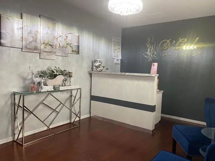 https://cdn.salonspotlight.com/photos/MWGYjVu8zULkjYzbZfDU/c85bb5eb-680a-468a-b0b2-b901be75b313_720x720