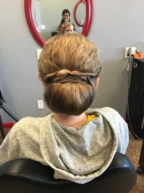 https://cdn.salonspotlight.com/photos/MXKVcGctCd5hxQWncQOV/19cb7b83-34a7-4feb-b155-385572997766_720x720