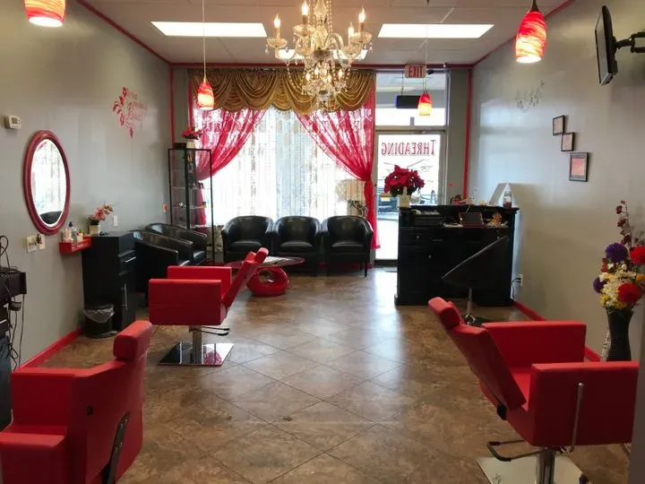https://cdn.salonspotlight.com/photos/MXKVcGctCd5hxQWncQOV/af9b0001-0ae6-4255-9c08-ac52c0fddabc_720x720