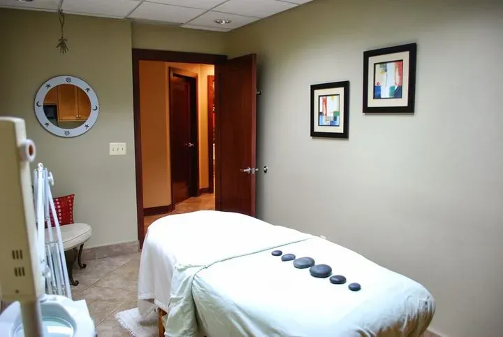 https://cdn.salonspotlight.com/photos/MXPub9xf9659dliUtYIO/954f5b60-4101-4044-9290-dcd770a22a28_720x720