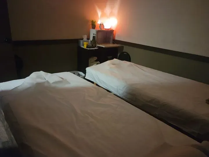https://cdn.salonspotlight.com/photos/MYXmwwaGm6JubZpAm6UR/7c5cf77e-b40d-4b96-88af-1cfb0c203c98_720x720