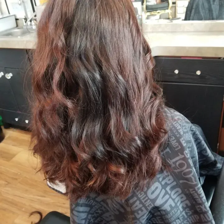 https://cdn.salonspotlight.com/photos/Ma4wAROf78J2Fsf3p4t6/10db8110-4b07-4a94-9bd5-84788cf0e597_720x720
