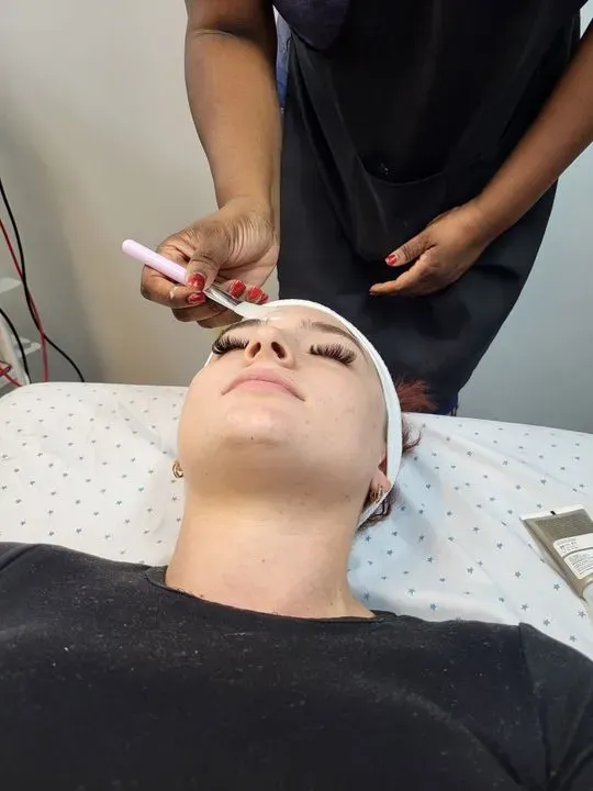 https://cdn.salonspotlight.com/photos/MbOrrZOqvdpIpjqgLqr1/0243e96f-cd89-4300-8e85-d43011cfaf24_720x720