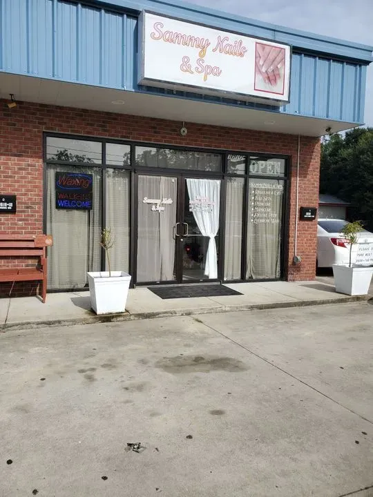 https://cdn.salonspotlight.com/photos/McTW40QgKCAsZ71P6ECW/9abdaa09-8bc5-44ca-a354-ff1b5cc79339_720x720