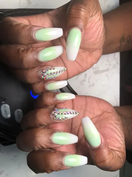 https://cdn.salonspotlight.com/photos/McTW40QgKCAsZ71P6ECW/af5ca84a-1978-4caa-801b-1e026c06311d_720x720