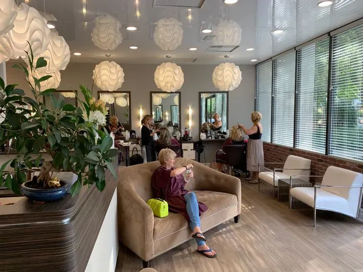 https://cdn.salonspotlight.com/photos/MhPtBAZdFUBqk0yqiOf3/d79eab43-bfd3-42ce-9b93-e70704ad30c0_720x720