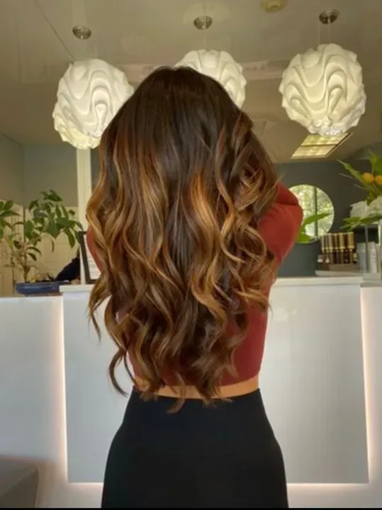 https://cdn.salonspotlight.com/photos/MhPtBAZdFUBqk0yqiOf3/e523dd58-8fd7-4280-94a9-5e11c4808b01_720x720