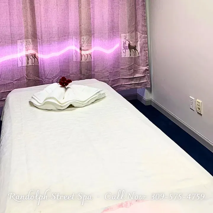 https://cdn.salonspotlight.com/photos/MiOso3LwUv1TyGpRco3g/42f3b11b-24a6-41c9-875e-c3e7cee7665f_720x720