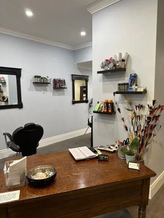 https://cdn.salonspotlight.com/photos/Miv9BOV5XgJwchrZIwAC/b587ef12-eee1-4201-886d-d3939da6245f_720x720