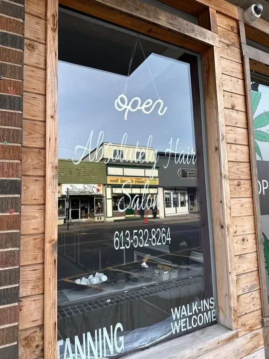 https://cdn.salonspotlight.com/photos/Miv9BOV5XgJwchrZIwAC/ccdc1fc6-4e90-4f44-ae42-d7385005aa24_720x720