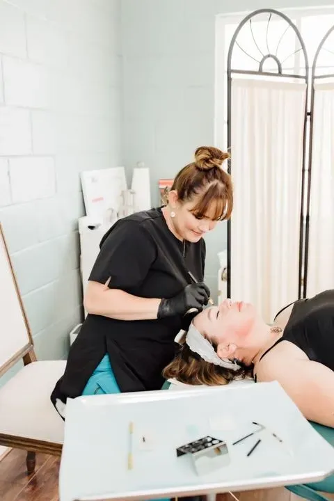https://cdn.salonspotlight.com/photos/MjJW7XZkX6lT4gQHXXII/35b32157-f3cd-4734-9e75-b32354c1e38f_720x720