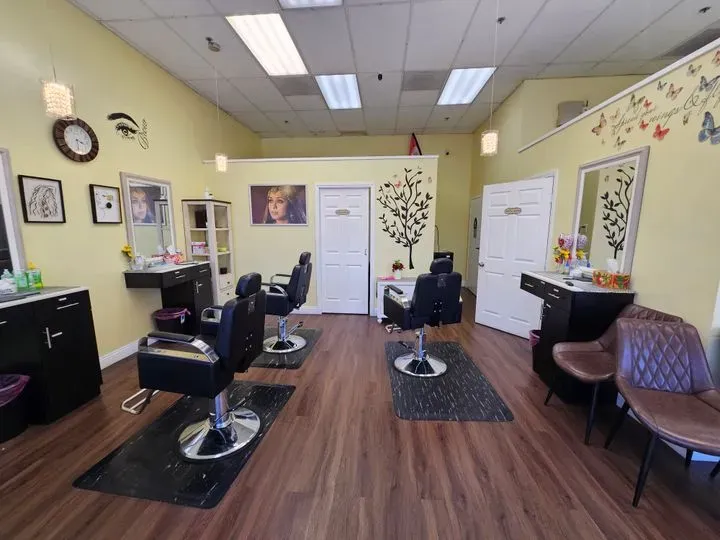 https://cdn.salonspotlight.com/photos/Mk5G299pXN1K4i5eQI9O/22af8d59-1143-4c4a-a940-e5adeac2e7ec_720x720