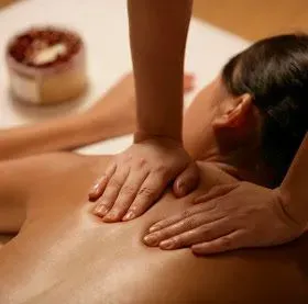 https://cdn.salonspotlight.com/photos/MkN0SFduEm6inQ8QpUqC/81bb18ed-7afe-4cd6-9761-71710af0d740_720x720
