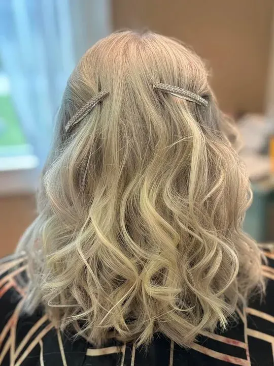 https://cdn.salonspotlight.com/photos/MkOiBzm9Ru2GPcZrAHBS/76dac8ad-6a3b-419d-9d80-7e9022f6b1b5_720x720