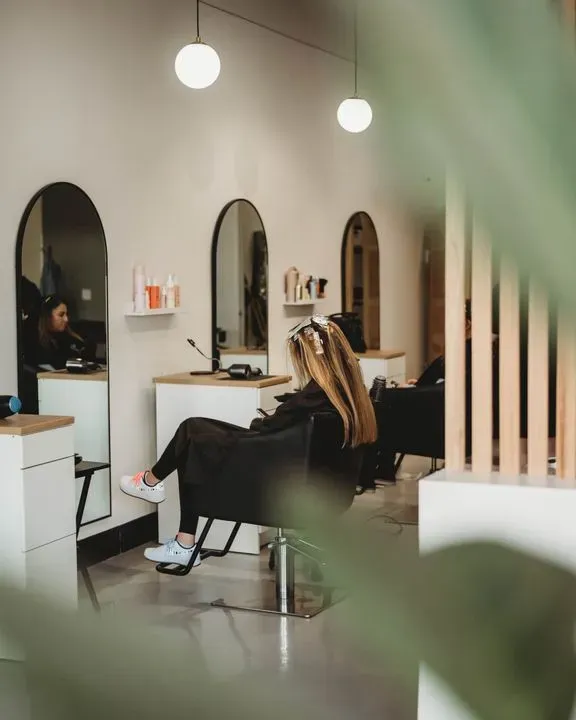 https://cdn.salonspotlight.com/photos/MkZzIjekchKjHeuw13xE/290597c7-003a-4b2d-a967-fb2c3308e794_720x720