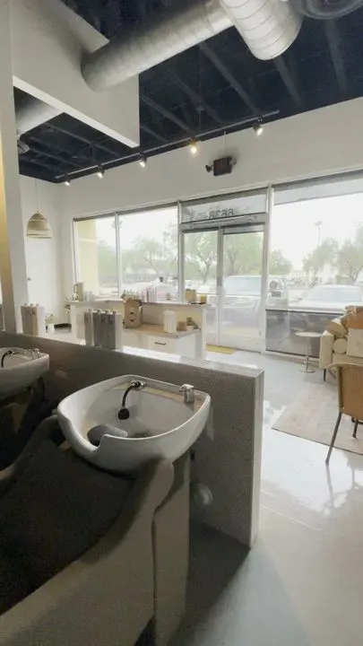 https://cdn.salonspotlight.com/photos/MkZzIjekchKjHeuw13xE/d9c0b015-c2d7-469b-9c75-a1bb0aa2239d_720x720