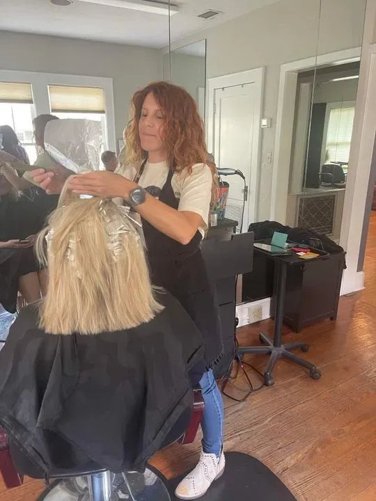 https://cdn.salonspotlight.com/photos/MmZqVEIBVcXfh9DebbHh/4d9e90b1-07bb-4635-a9c3-e29f1e02487b_720x720
