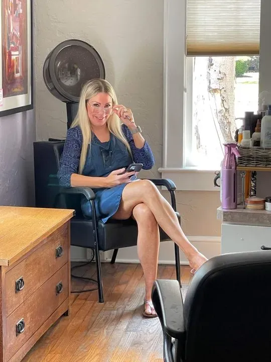 https://cdn.salonspotlight.com/photos/MmZqVEIBVcXfh9DebbHh/ff3db77a-b312-414c-9fcb-73602acde148_720x720