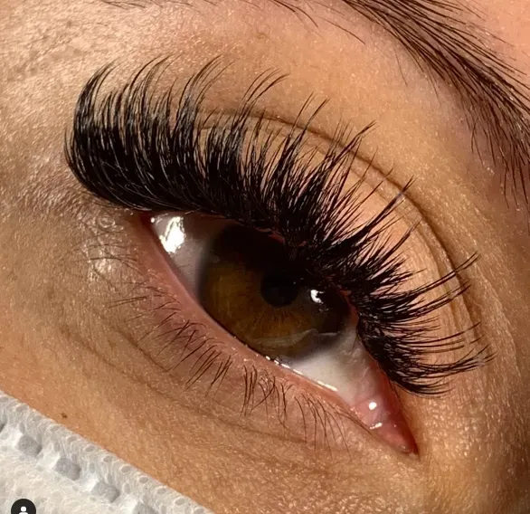 https://cdn.salonspotlight.com/photos/MovUBYkU6hEj5RYOGIyb/82523e72-979a-4c80-98f5-73a4defb4b9c_720x720