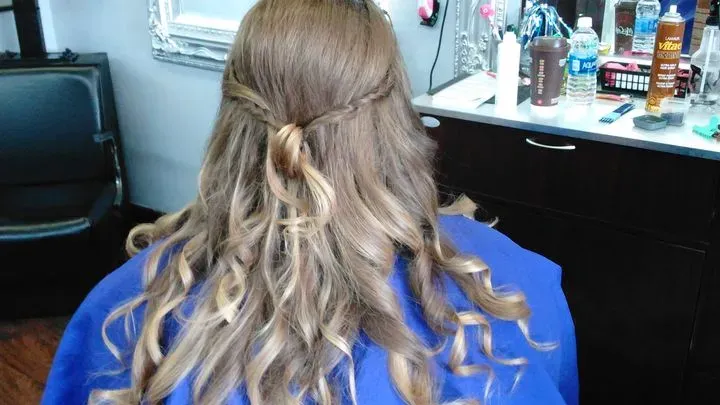 https://cdn.salonspotlight.com/photos/Mq3JLF8dFrZpKnjqVOo9/0005a0d3-41ee-41ab-b4de-2bc0160fdcd3_720x720