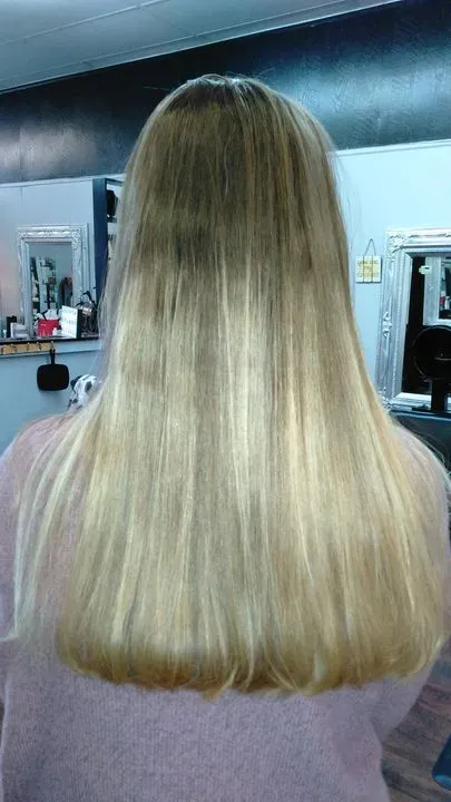 https://cdn.salonspotlight.com/photos/Mq3JLF8dFrZpKnjqVOo9/640419de-5a1e-4ba7-9399-38f2dd8a0a28_720x720