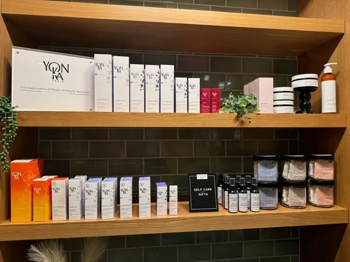 https://cdn.salonspotlight.com/photos/Mr0jnk184SupFgt5EER1/47b0778a-f232-46bd-97ab-3b0f37027586_720x720