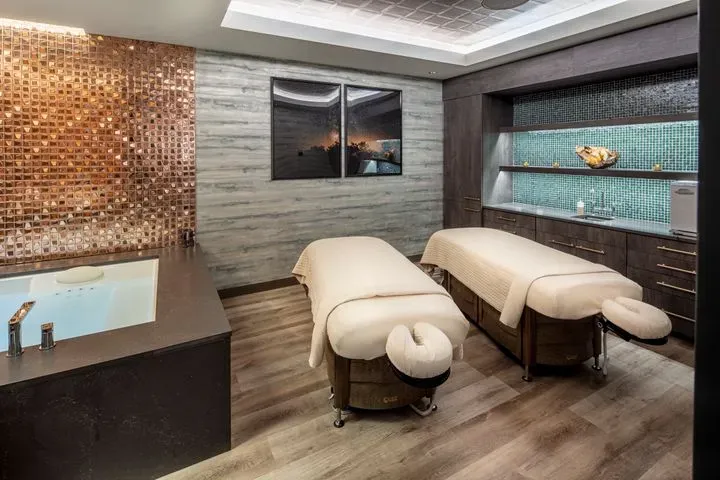 https://cdn.salonspotlight.com/photos/Mr0jnk184SupFgt5EER1/eed71937-2078-4b36-9178-9c6a4c2ad25a_720x720