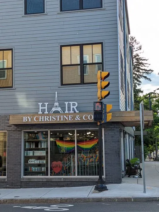 https://cdn.salonspotlight.com/photos/MsD9GrU3dbEjxdKU3uDe/51f79344-7732-4a0d-a207-b1d329b89c20_720x720