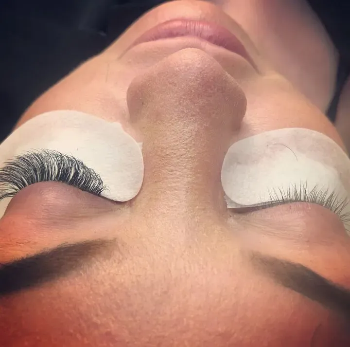 https://cdn.salonspotlight.com/photos/MsaKStZclvWCk19mOPEY/922d667e-7e61-4dca-8879-fc85b6e44a8c_720x720
