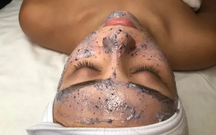 https://cdn.salonspotlight.com/photos/MsaKStZclvWCk19mOPEY/c0a4ac9d-8b85-4eab-9946-2155aac2f9ff_720x720