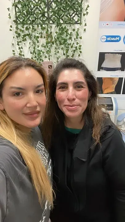 https://cdn.salonspotlight.com/photos/MtvM1SqYtSQ0EURAOhGg/2c8168f2-d556-4c70-a360-875603dc310c_720x720