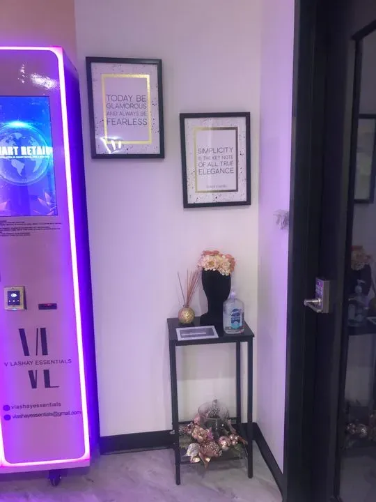 https://cdn.salonspotlight.com/photos/MuNlsPuy6bnyhnhoVhxC/ff4ee97a-8c68-4b5c-9e1f-d1cc47d31755_720x720