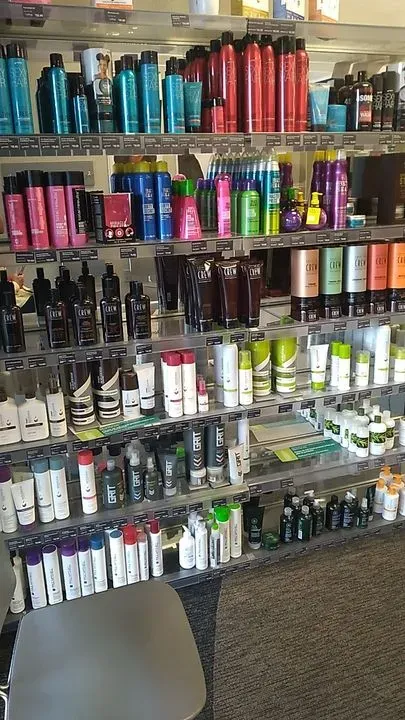 https://cdn.salonspotlight.com/photos/MwASBH6AaPWoAEwh5eDC/01250371-6e97-4112-8e28-48e4f0a362a2_720x720
