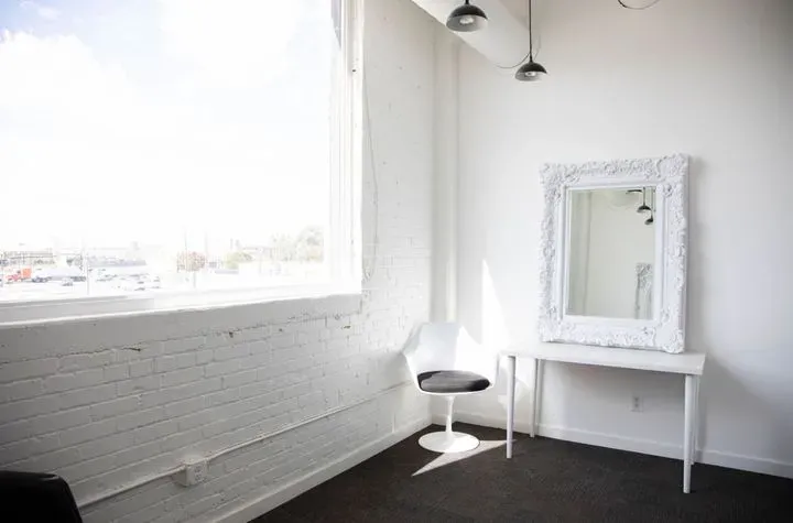 https://cdn.salonspotlight.com/photos/Mx1Uikz2WPhBqzJ0DHXi/65097005-0593-482b-a1f8-30c2d1299753_720x720