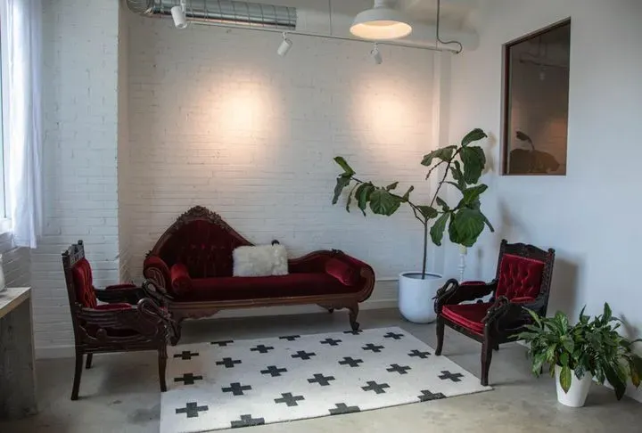 https://cdn.salonspotlight.com/photos/Mx1Uikz2WPhBqzJ0DHXi/ffc13af2-6afc-49b9-afbc-1ae45d8b1ba7_720x720