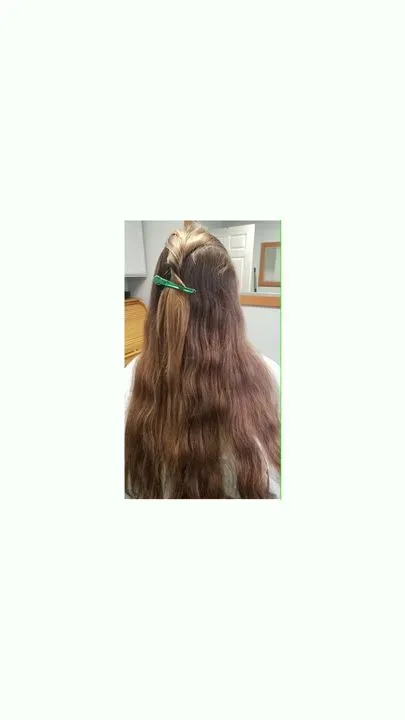 https://cdn.salonspotlight.com/photos/MxmshE28nIqg428cNcDC/7b99965a-ac88-4940-9b4a-190a4e05aa3c_720x720