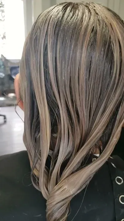 https://cdn.salonspotlight.com/photos/MxmshE28nIqg428cNcDC/a81c9252-16f8-41d0-843f-5a834bf39d54_720x720