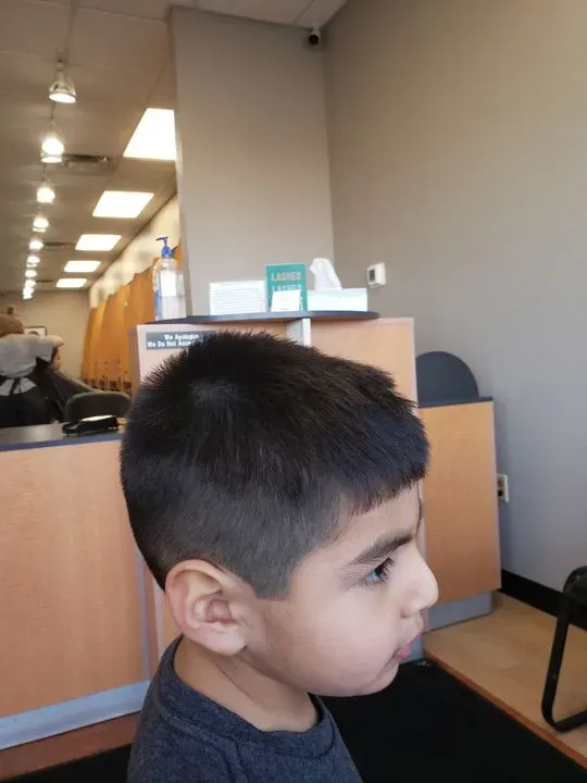 https://cdn.salonspotlight.com/photos/My8epJhOEAvYONzuBPG3/0b5d8550-822d-4d38-8723-236ff7552390_720x720